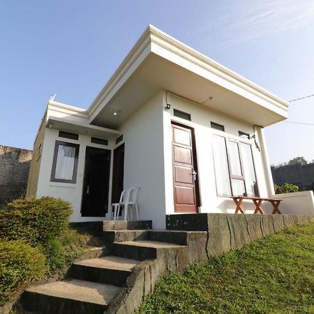 Lembur Incu Syariah Villa&Resto Lembang Exterior foto